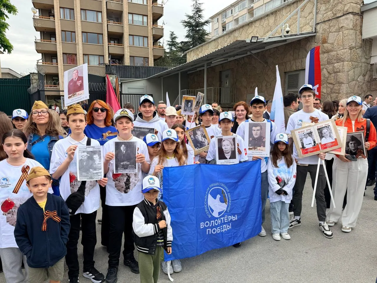 День Победы давно перестал быть только российским праздником. Десятки стран присоединяются к чествов