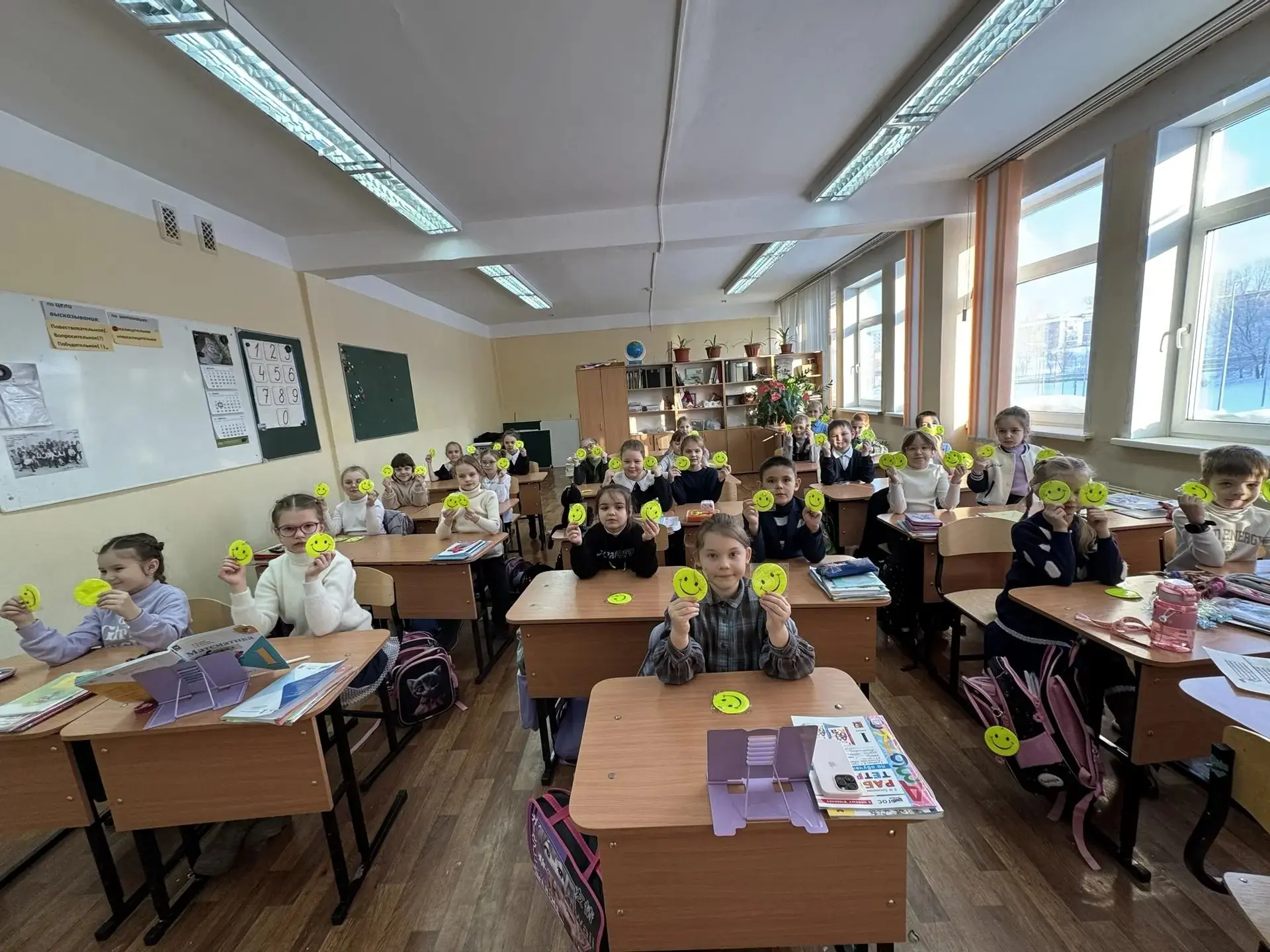 Маячки безопасности для самых маленьких: в Школе прошел праздник дорожной безопасности!  Безопасност