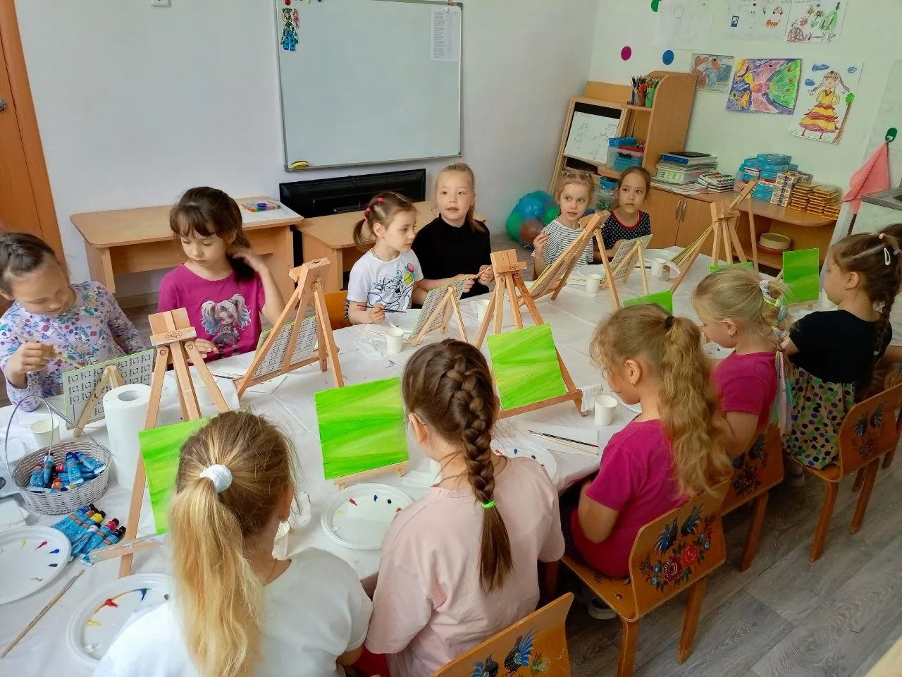 Сегодня в нашем детском саду прошел творческий мастер-класс  по  масляной живописи.
