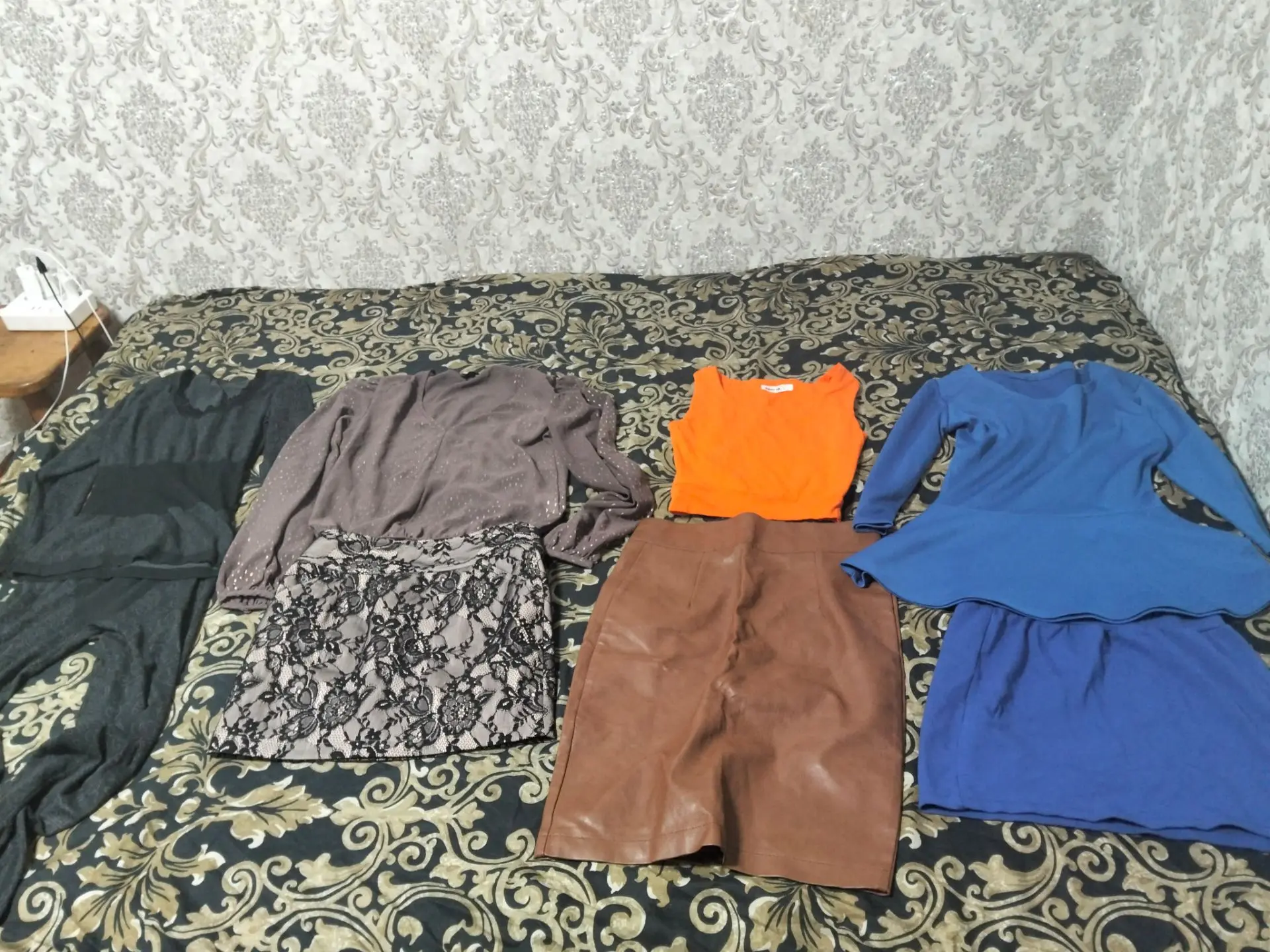 Продам женские вещи пакетом 42-44-46 размеры. Некоторые одевались пару раз. 2000 т.р за...