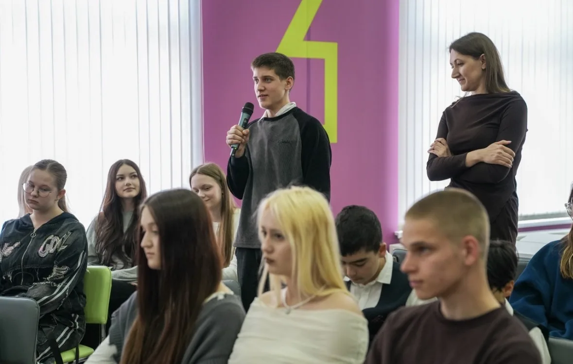 📢 Старт 4-го сезона медиашколы #вСмысле — уже в деле!  18 апреля на базе Молодёжного центра Аксайско