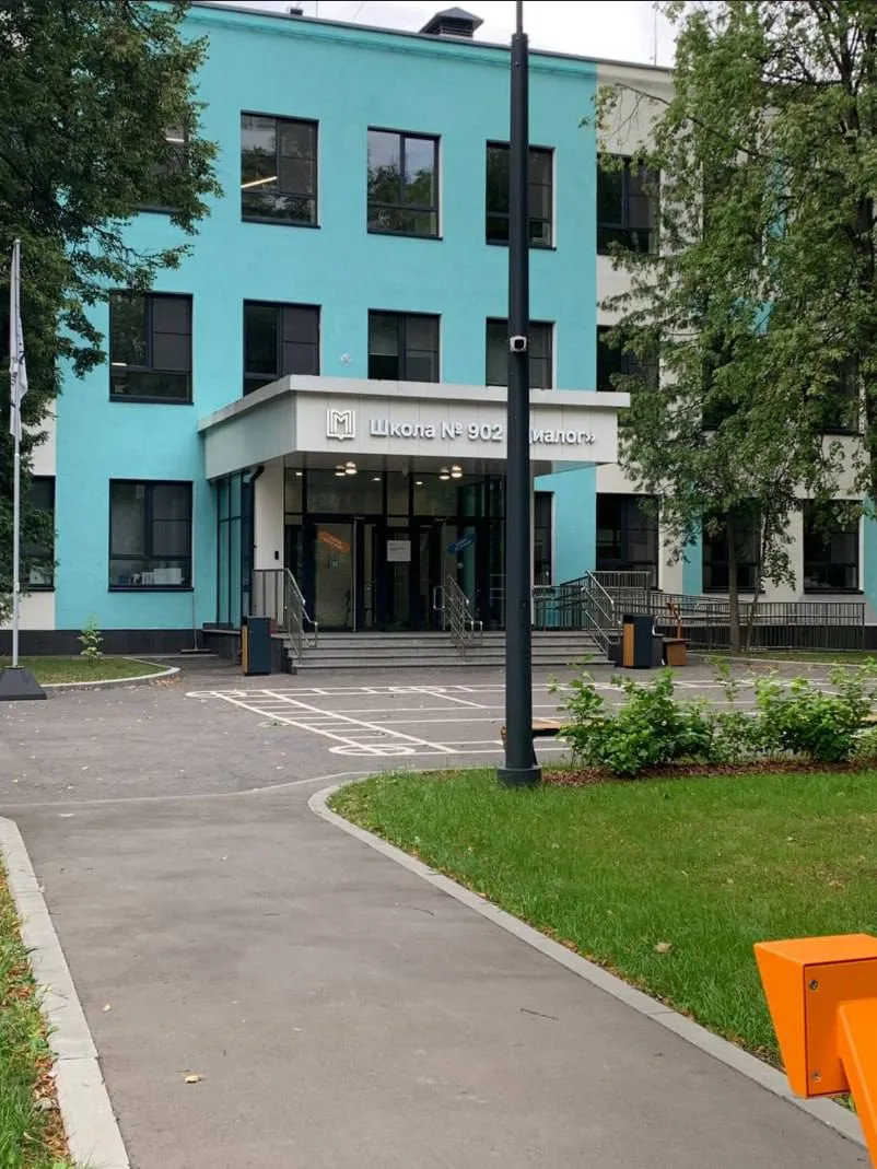 🏫 Школу № 902 наконец-то отремонтировали. Теперь она готова к учебному году.