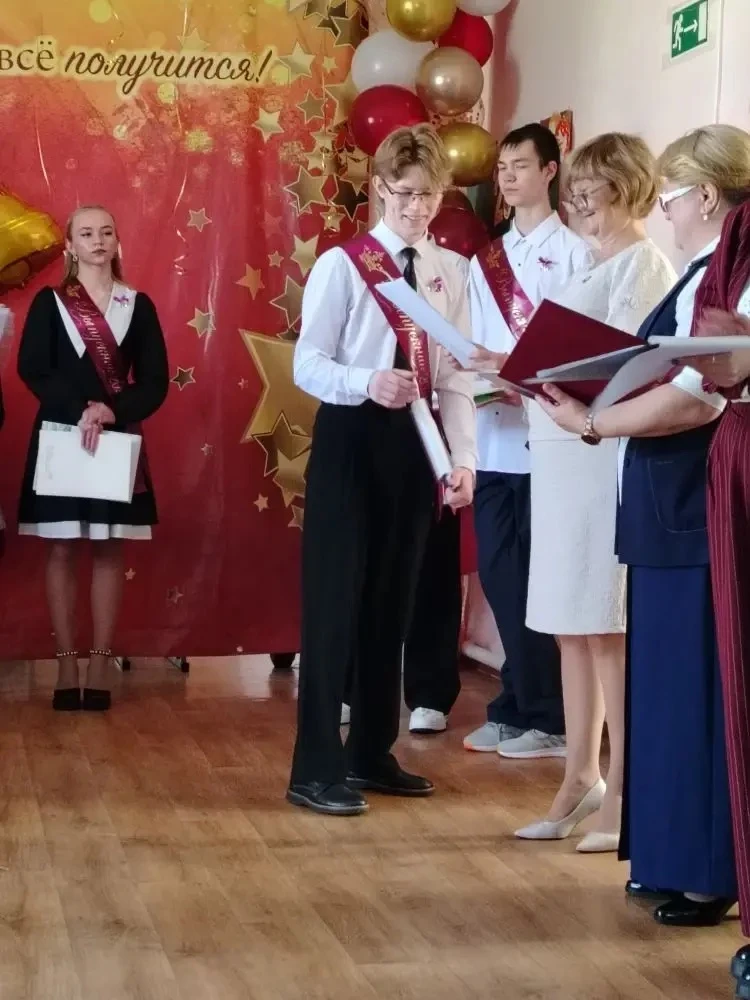 Сегодня в нашей школе прозвенел последний звонок🔔 для выпускников! ✨Последний звонок -...