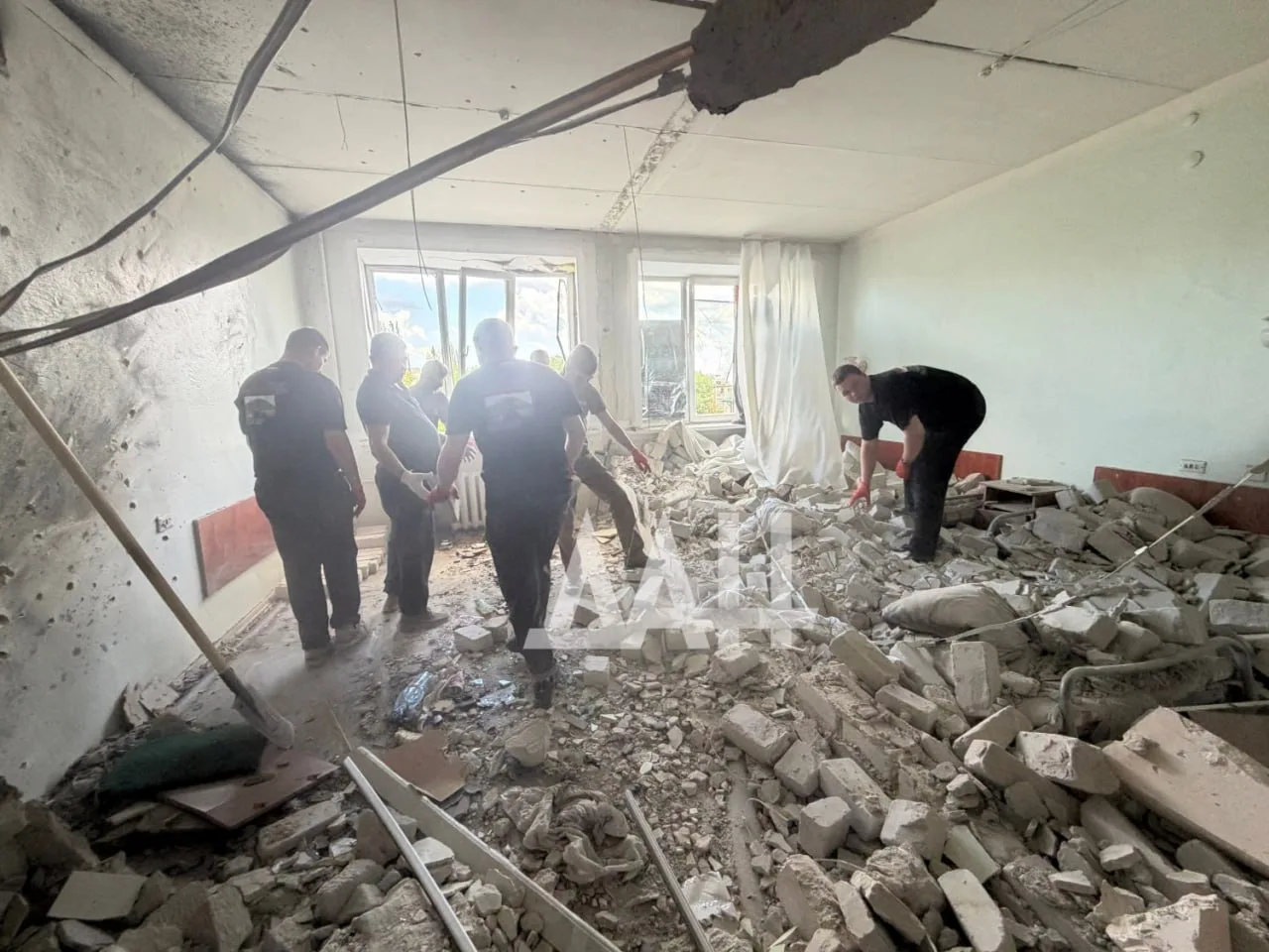 Последствия атаки БПЛА на больницу в центре Донецка
