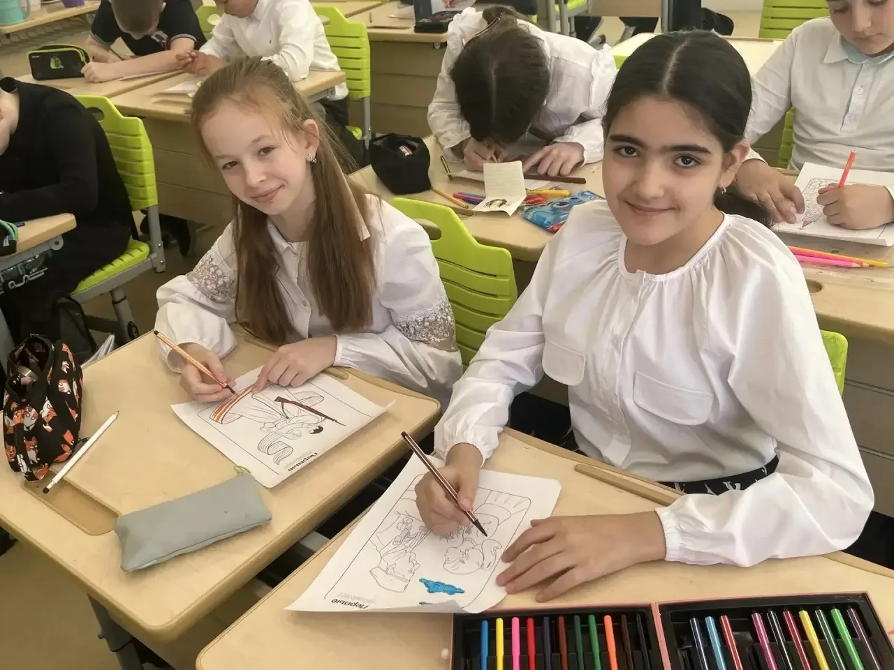🇷🇺 История России оживает в твоих руках. 🎨  🎖️ За каждым символом Победы стоят подвиги защитников От