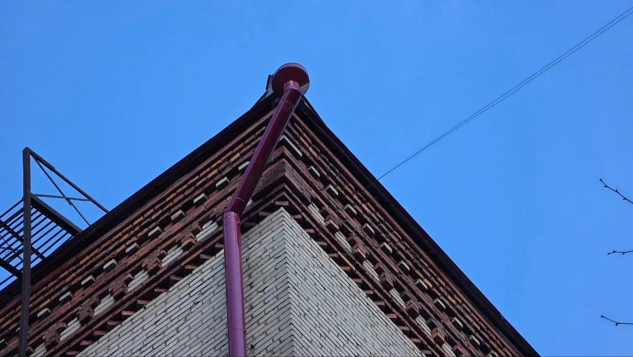 В Люберцах на Волковской улице закончили ремонт крыши  🏠 В доме № 7 подрядчик завершил капитальный р