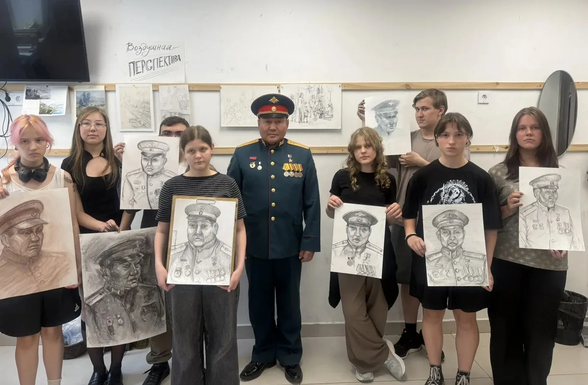 Портрет Героя России Сергея Степанова рисовали дети Иркутска
https://orda-info.online/portret-geroya