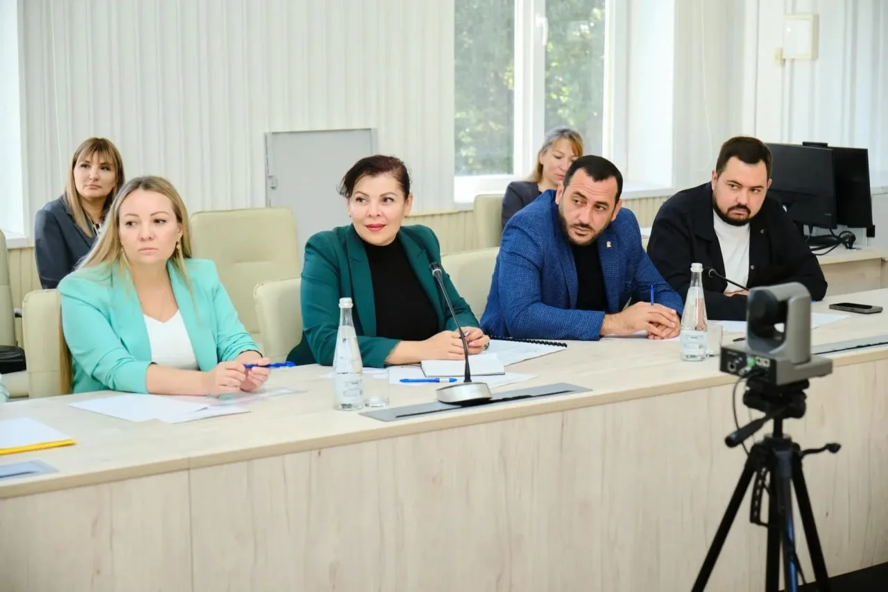 Встретились с инвесторами, которые работают в нашем округе. Обсудили с главой горсовета...