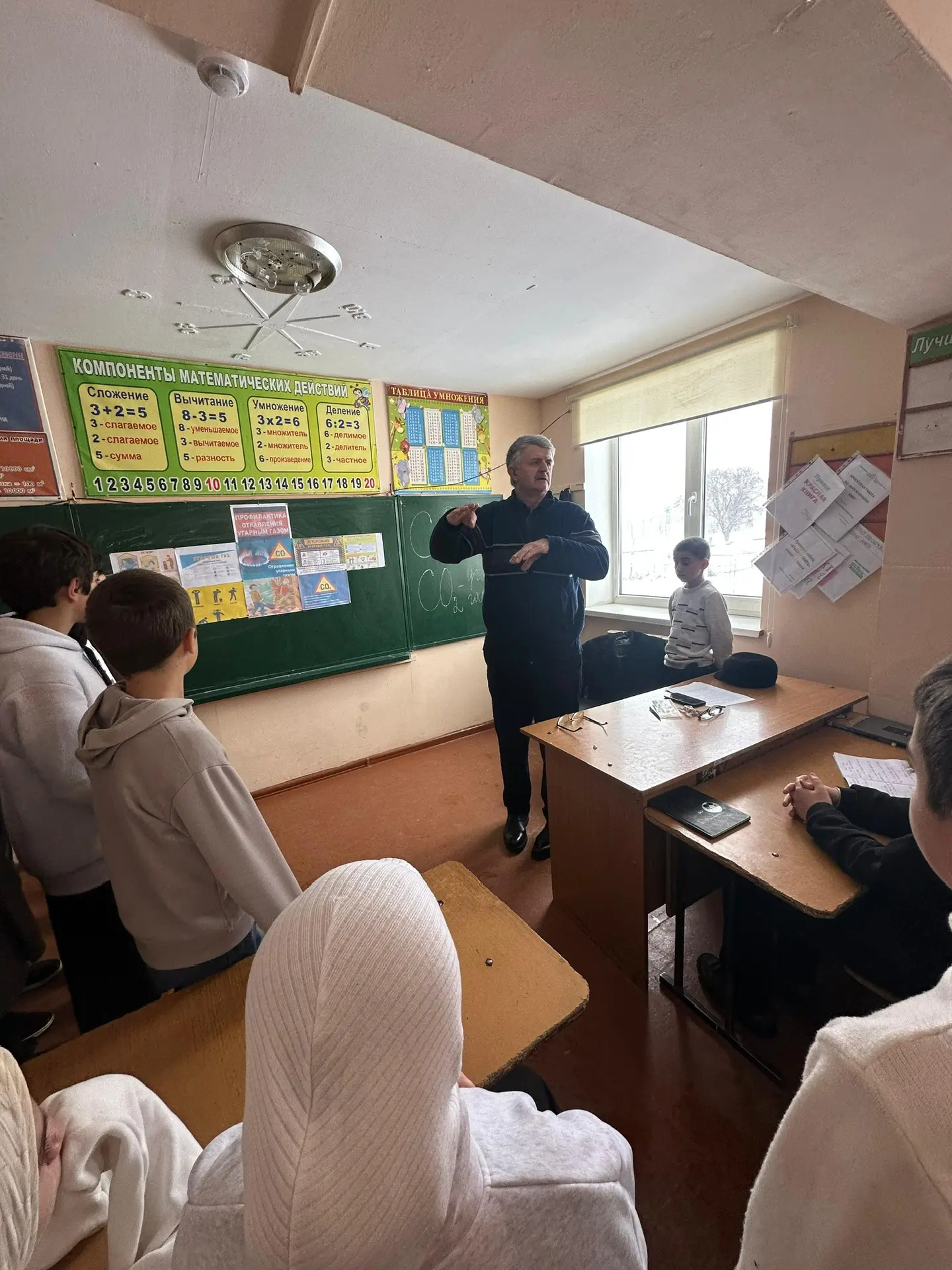 В ГКОУ РД «Новогагарская ООШ Тляратинского района» с учащимися была проведена беседа  н...