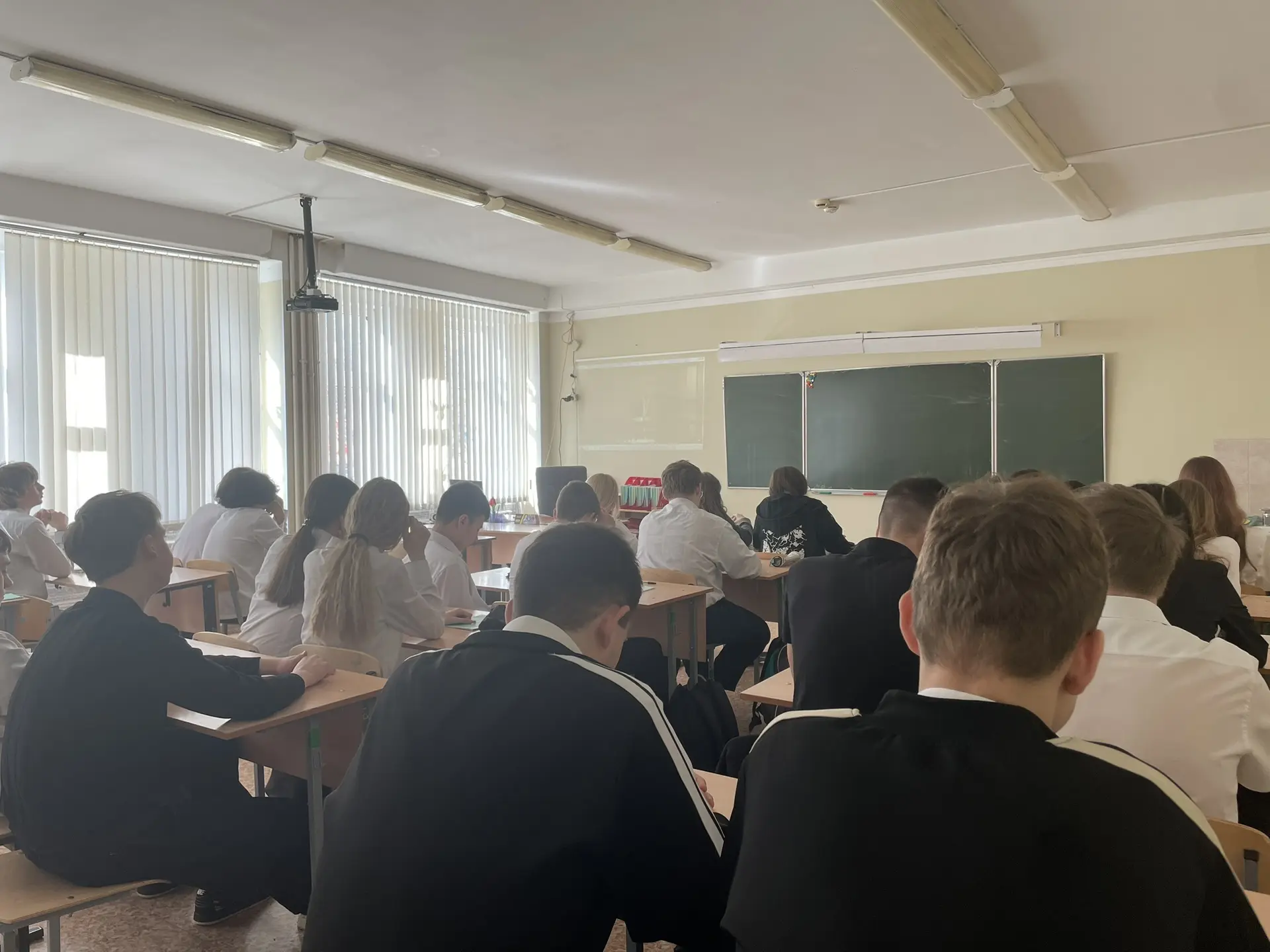 ❗️Сегодня в нашей школе прошёл важный и серьёзный разговор: старшеклассники  посмотрели документальн