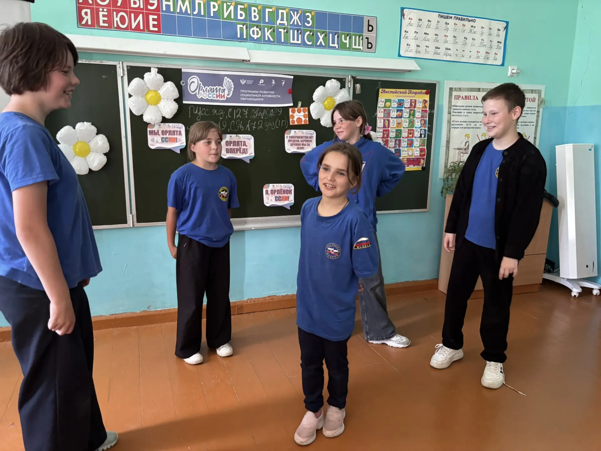 🥳 В нашей школе прошёл кружок КВН на тему самовыражения!