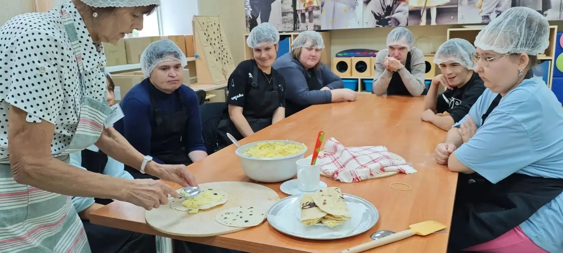 В Заинском Центре «Радость» отметили Год единства народов России 🇷🇺 кулинарным мастер...