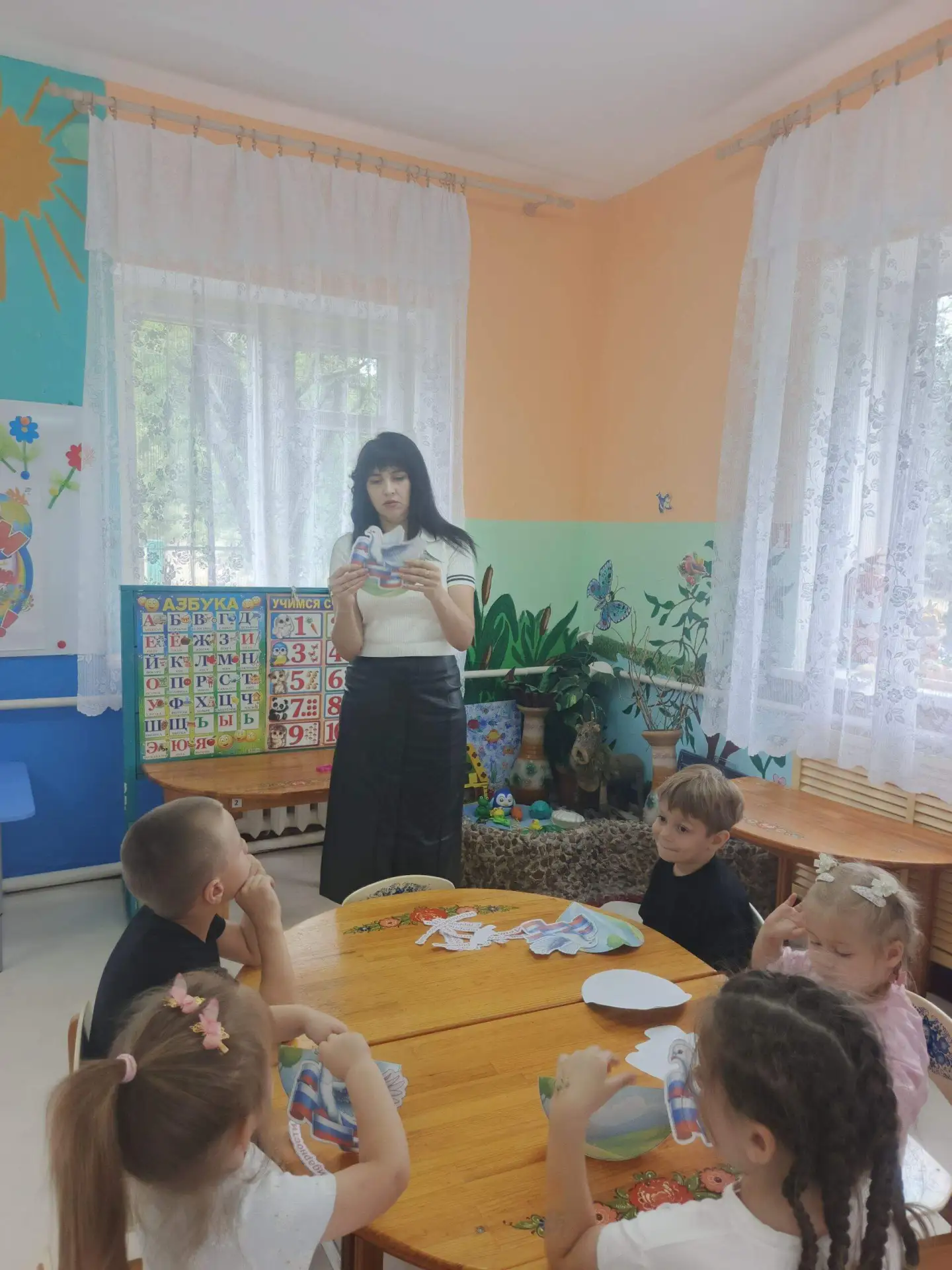 Есть темы, говорить на которые сложно даже со взрослыми. А как объяснить малышам, почем...
