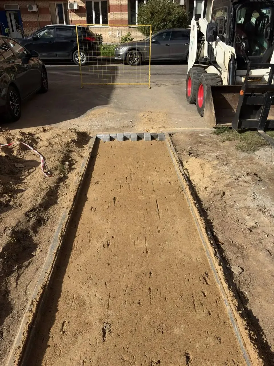 Завершаем работы по укладке новой дорожки 🛠