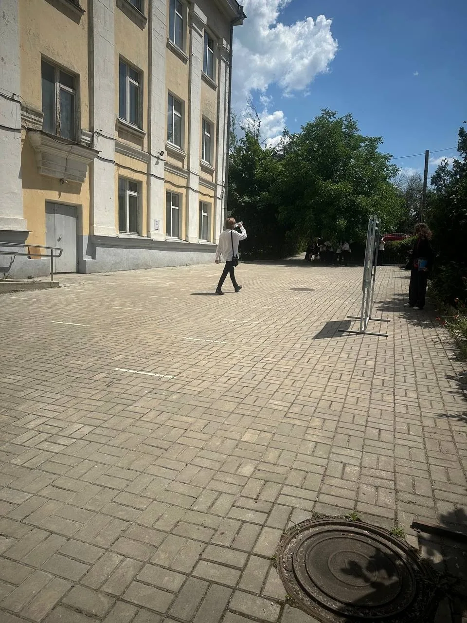 Анон
писали вместе егэ,в 90 и 56школе,найдись