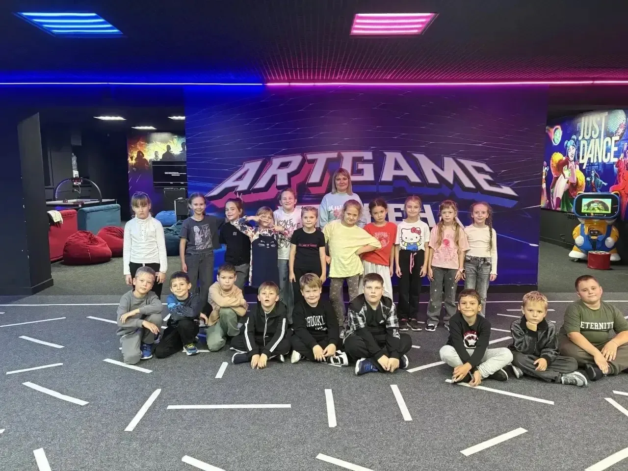 🎮 Сегодня 2В класс окунулся в мир виртуальной реальности в VR “Artgame”! 🎮