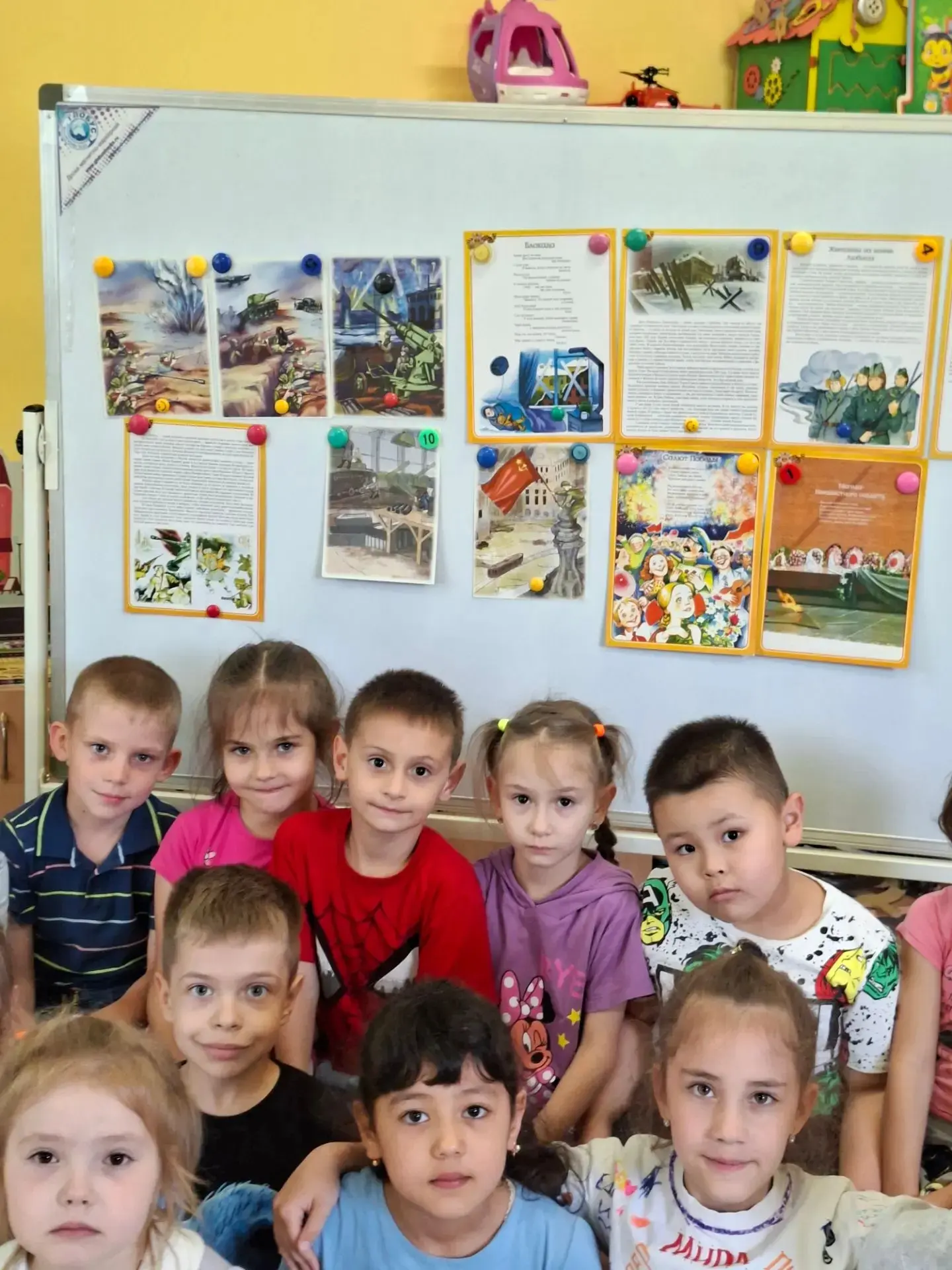 В день "Памяти и скорби" в группе "Пчёлки " прошла тематическая беседа. Это важный шаг в нравственно