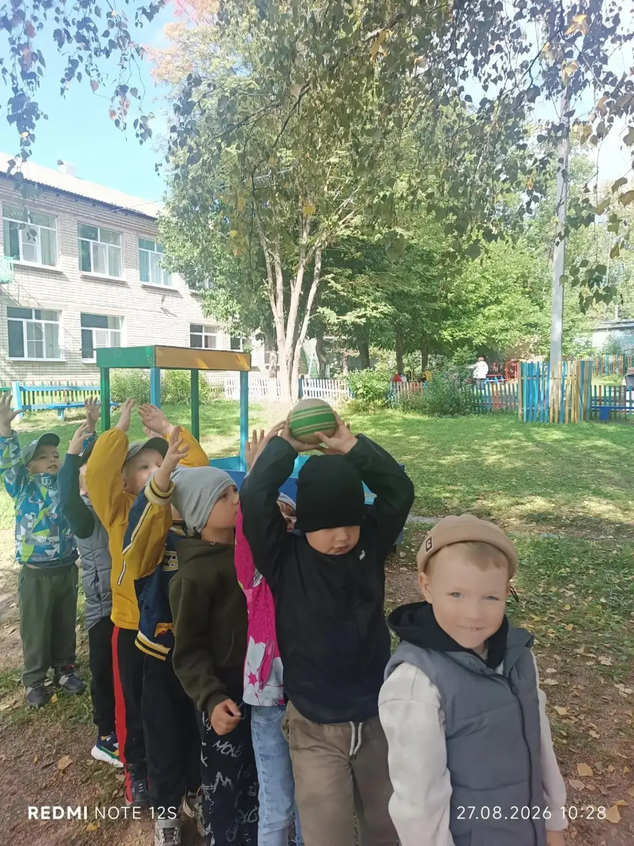 Физкультура на улице в детском саду — это полезные занятия на свежем воздухе, которые у...