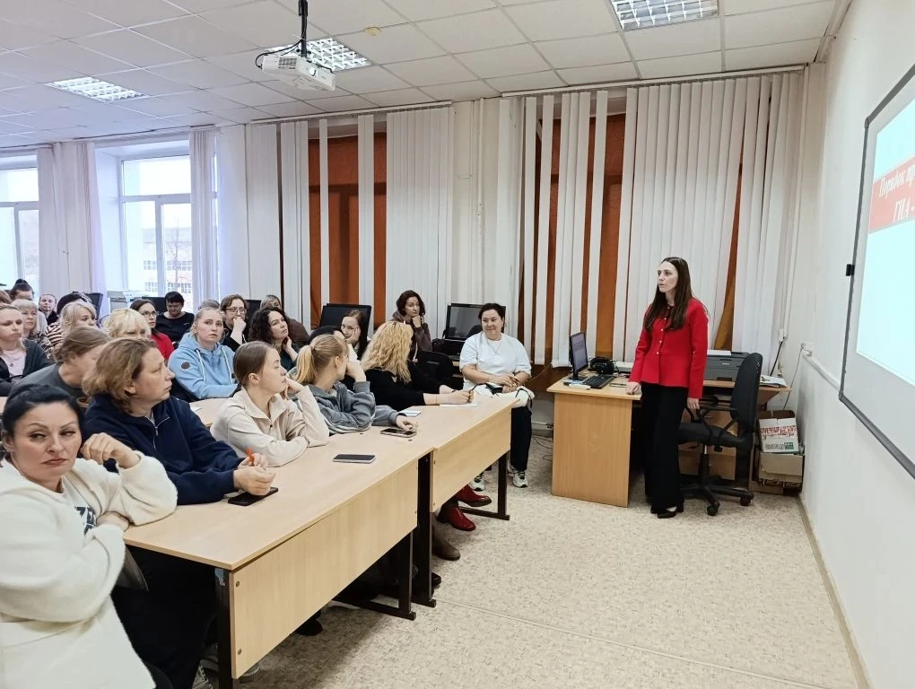 Выпускной класс — это ответственно, но не страшно! 🎓  В нашей школе прошло важное родительское собра