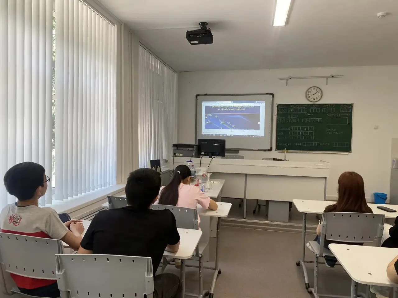 В 8 «А» классе состоялась беседа по профилактике безнадзорности и правонарушений среди несовершеннол