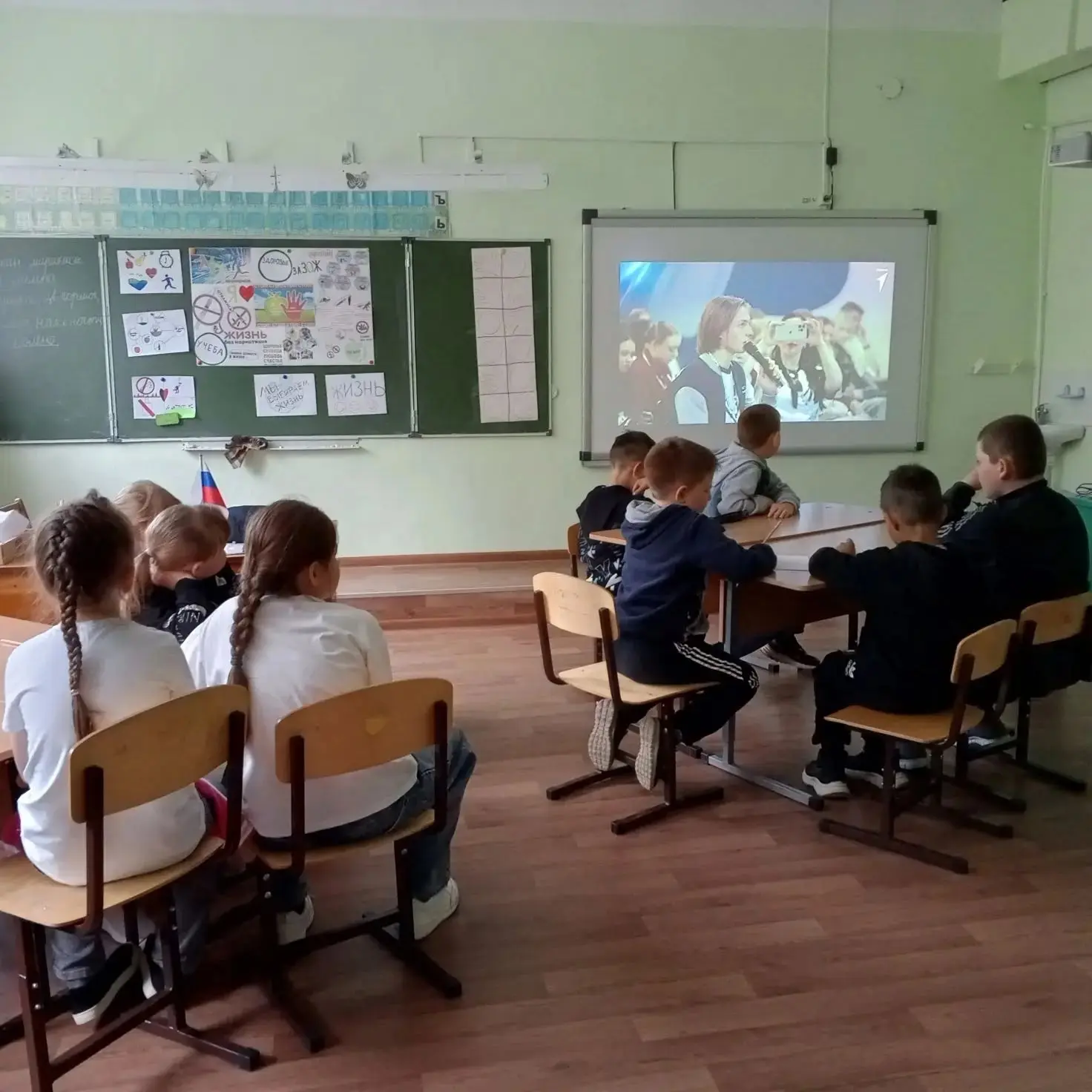 В пришкольном лагере прошёл тематический День Первых. 
Ребята окунулись в атмосферу открытий, творче