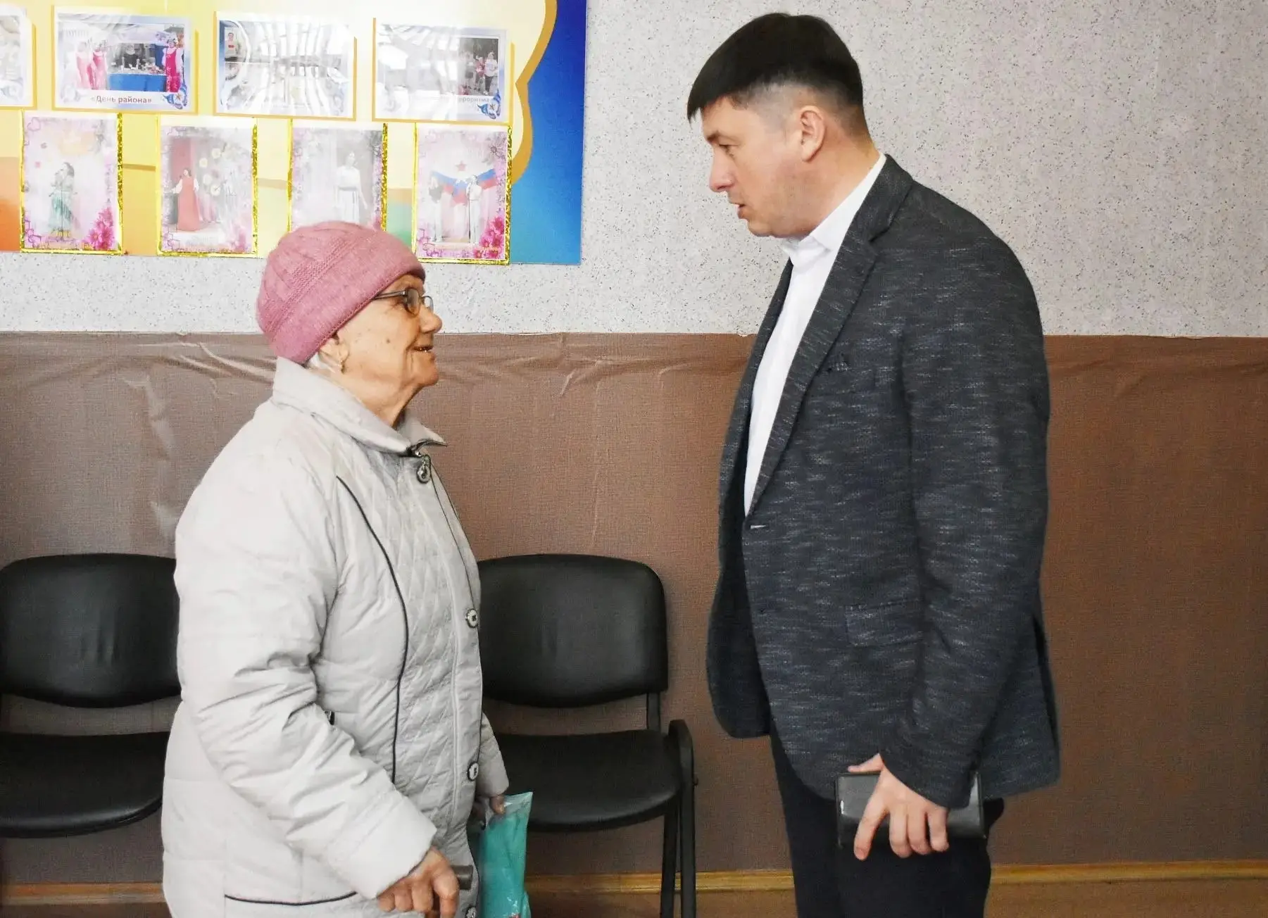 На сходе граждан в пос. Дружба озвучен ряд вопросов, касающихся многоквартирных домов. ...