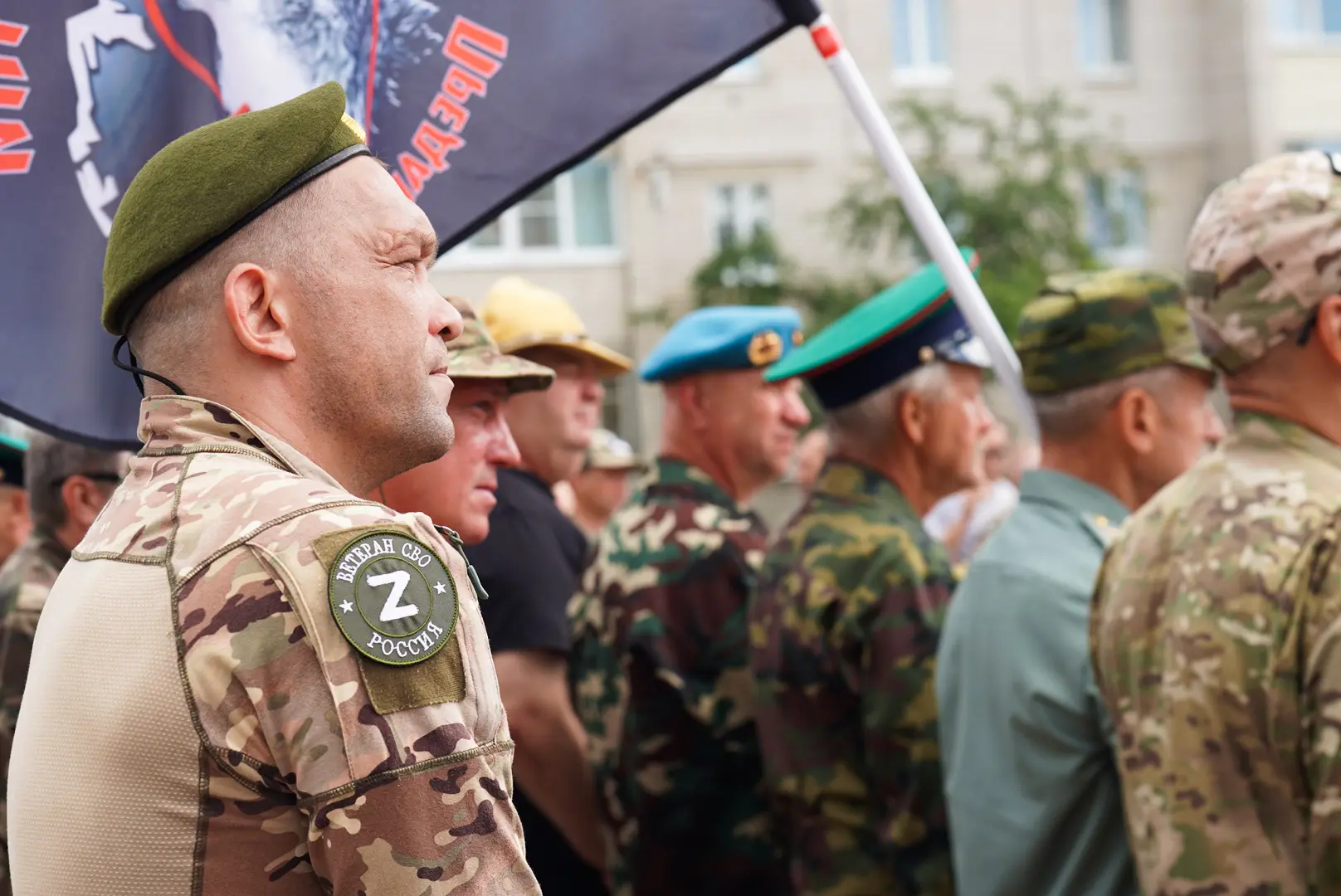 Фотографии с торжественного митинга в честь Дня ветеранов боевых действий: