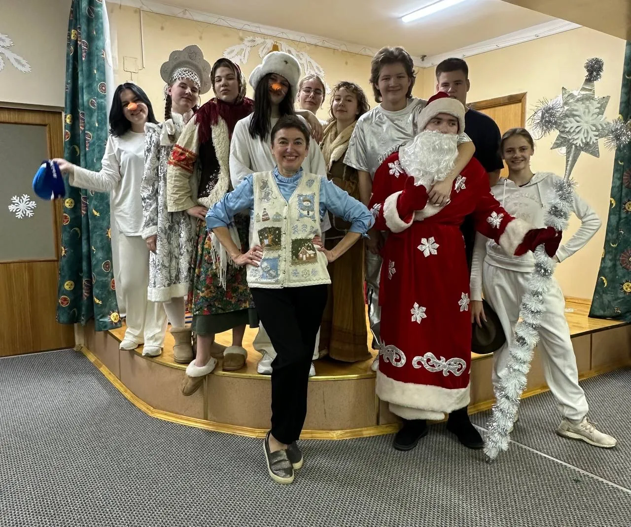 Традиционно замечательно прошли праздничные предновогодние «Ёлки» 🎄🎄🎄 во всех  классах нашей школы! 