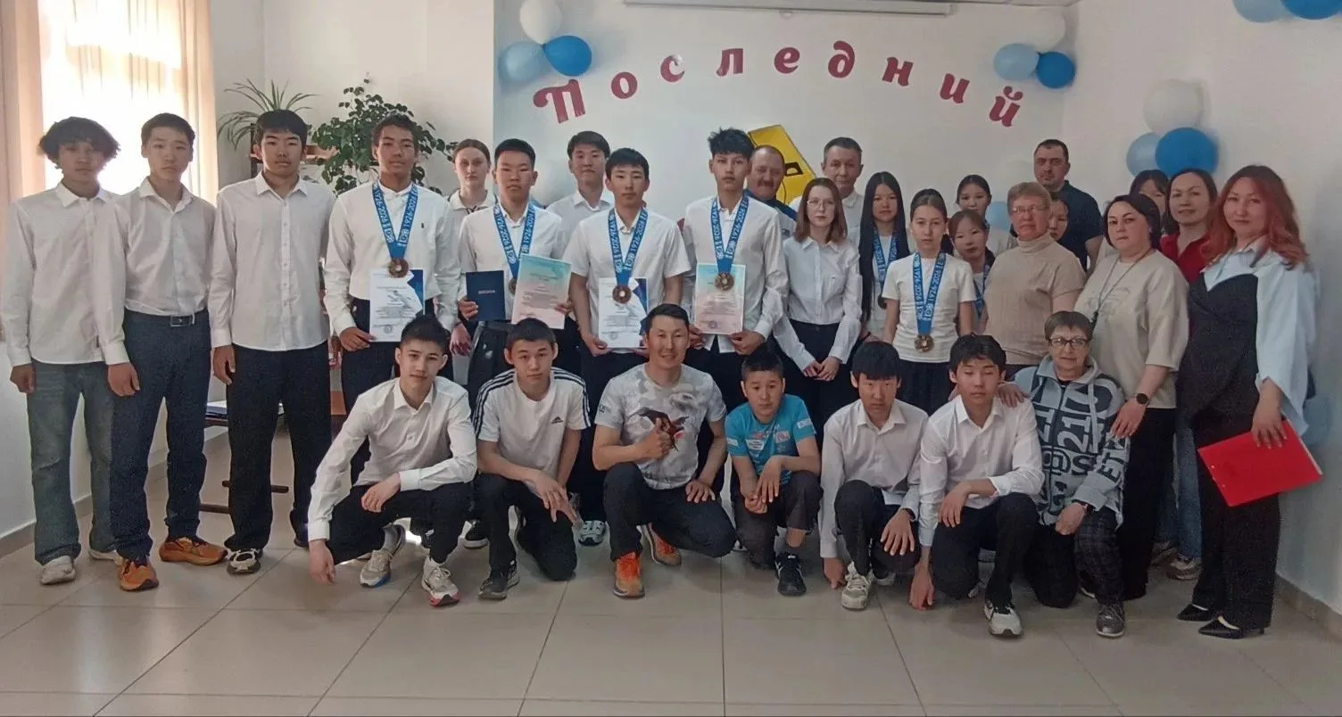 Торжественная линейка «Последний свисток – 2026»: память, гордость и новые горизонты.