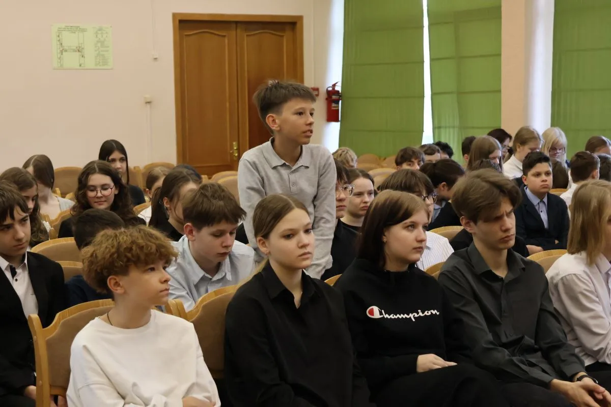 🇷🇺 Урок мужества: встреча с героями нашего времени  Сегодня в нашей школе прошло особенное событие. 