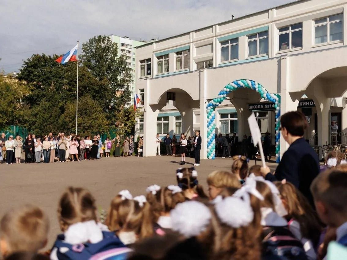 #НашиЛица 👋  🤗 На этой неделе для первоклассников завершился учебный год. В связи с этим мама наших 