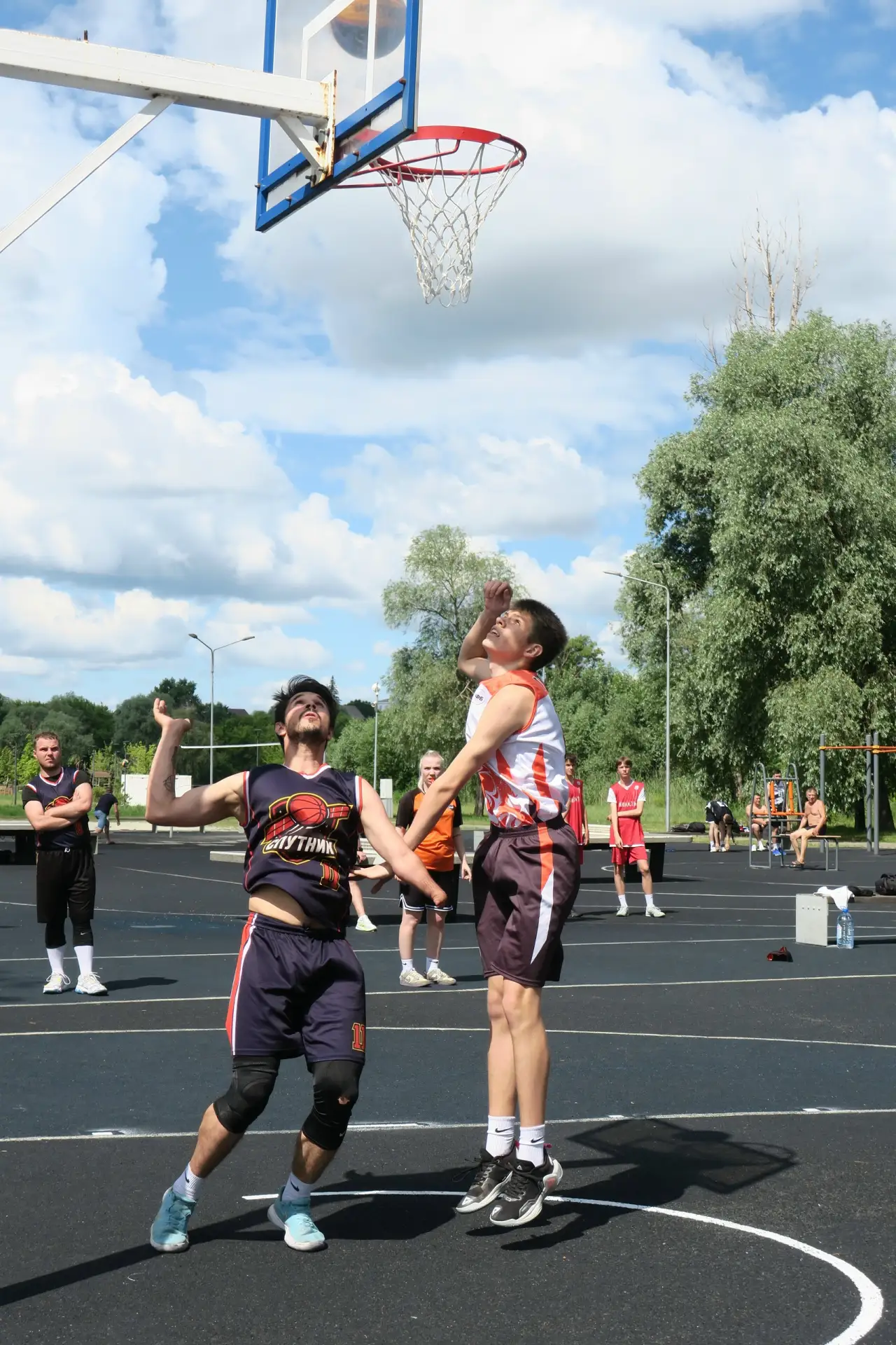 🏀 В эти минуты на губкинском лесопляже проходит турнир на Кубок Белгородской области по баскетболу 