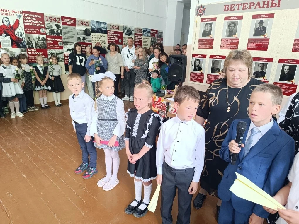 В МБОУ СОШ пос. Рудный традиционно проходит акция " Самолётик будущего". На линейке , п...
