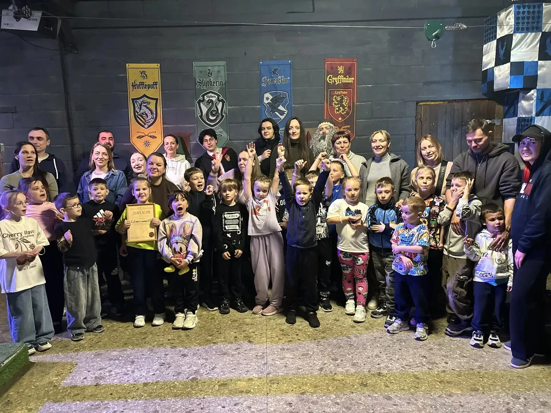 НЕЗАБЫВАЕМЫЕ ВЫХОДНЫЕ В ХОГВАРТСЕ !  🤩 В честь окончания учебного года 1 "Л" класс нашей школы отпра