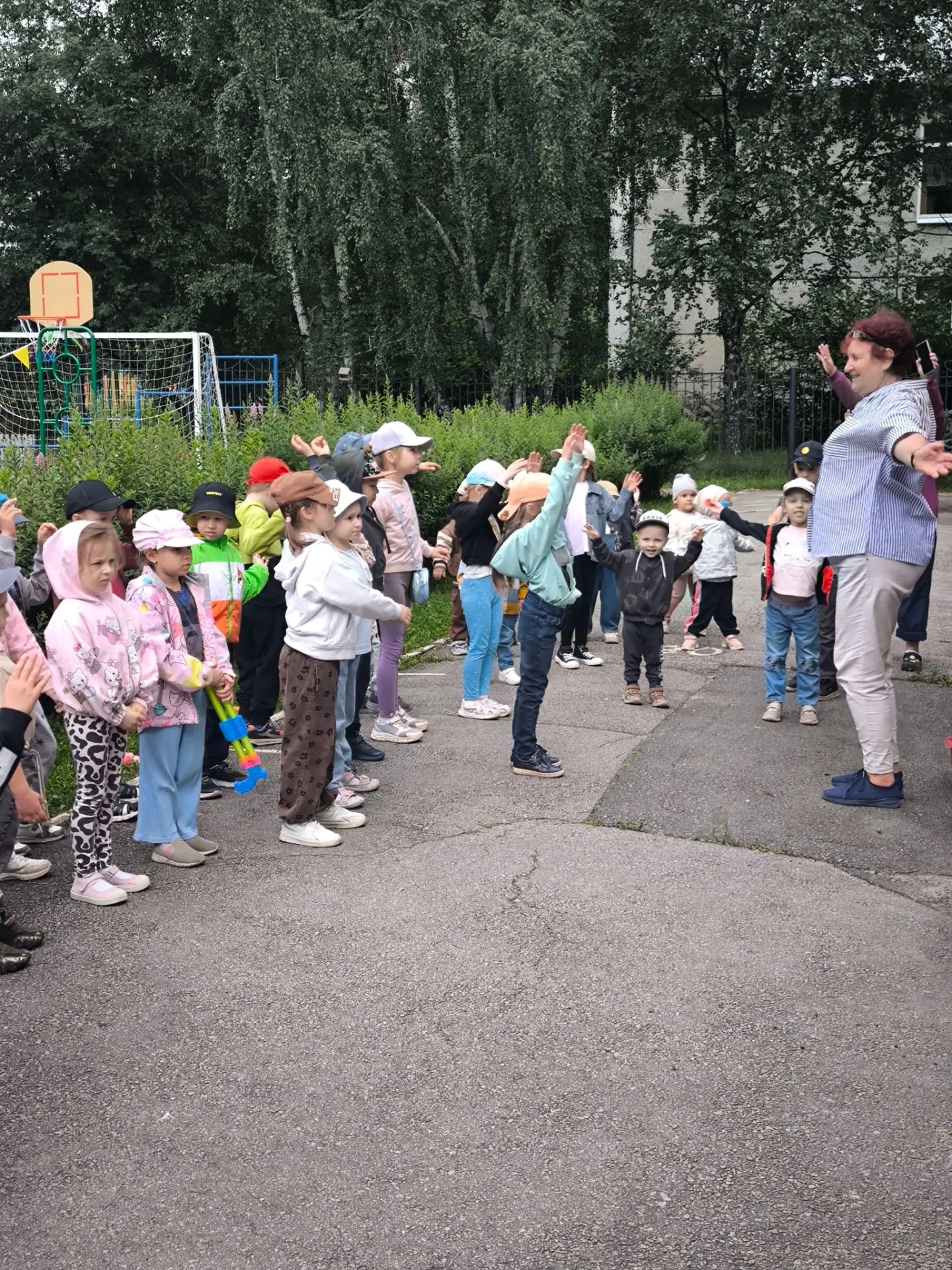 Праздник, посвящённый теме «Солнце, воздух и вода — наши лучшие друзья», — это всегда яркое и полезн