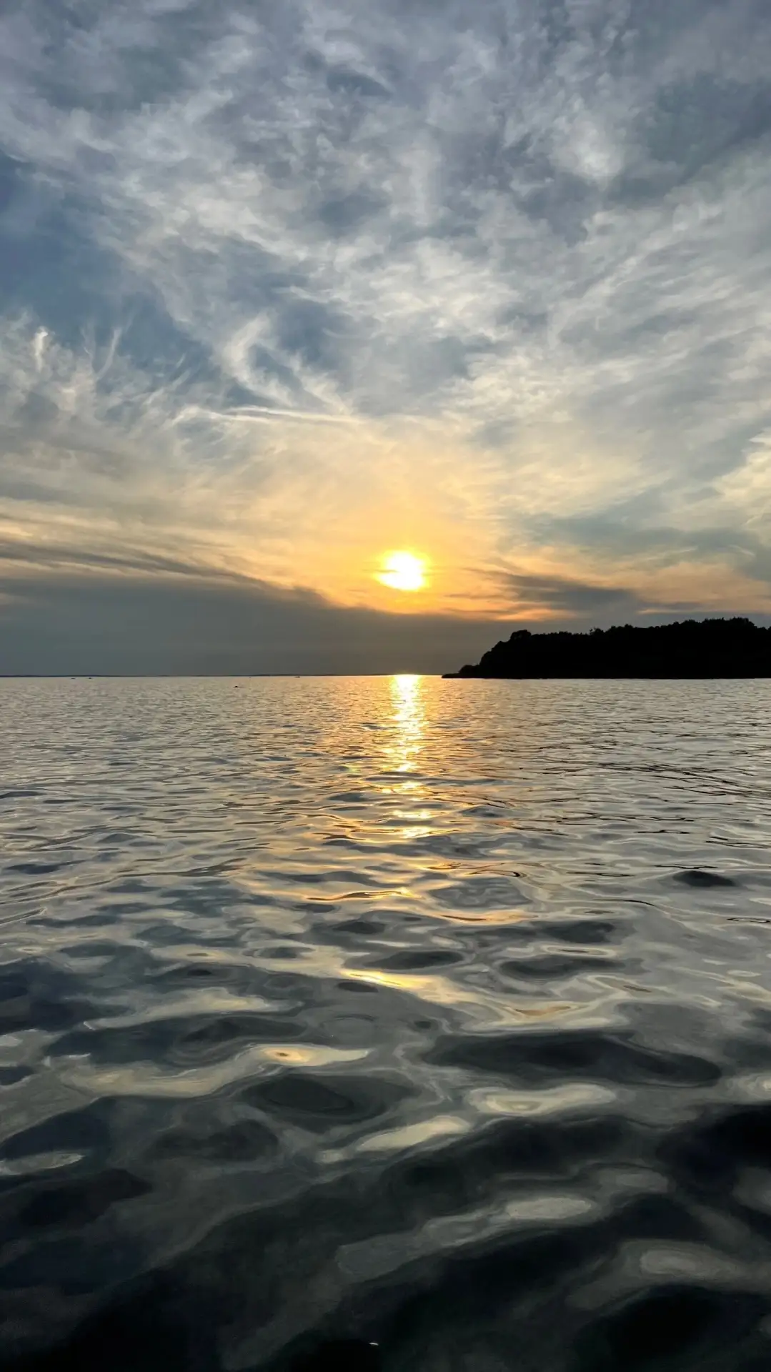 🌅 Август прощается с нами самыми сочными закатами.