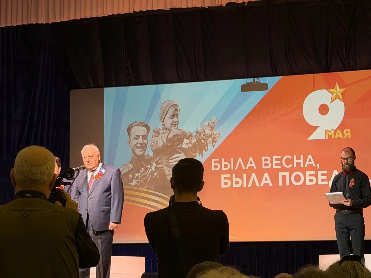 🎶 Наши 11-классники – в зрительном зале!  Накануне великого праздника выпускники нашей школы побывал