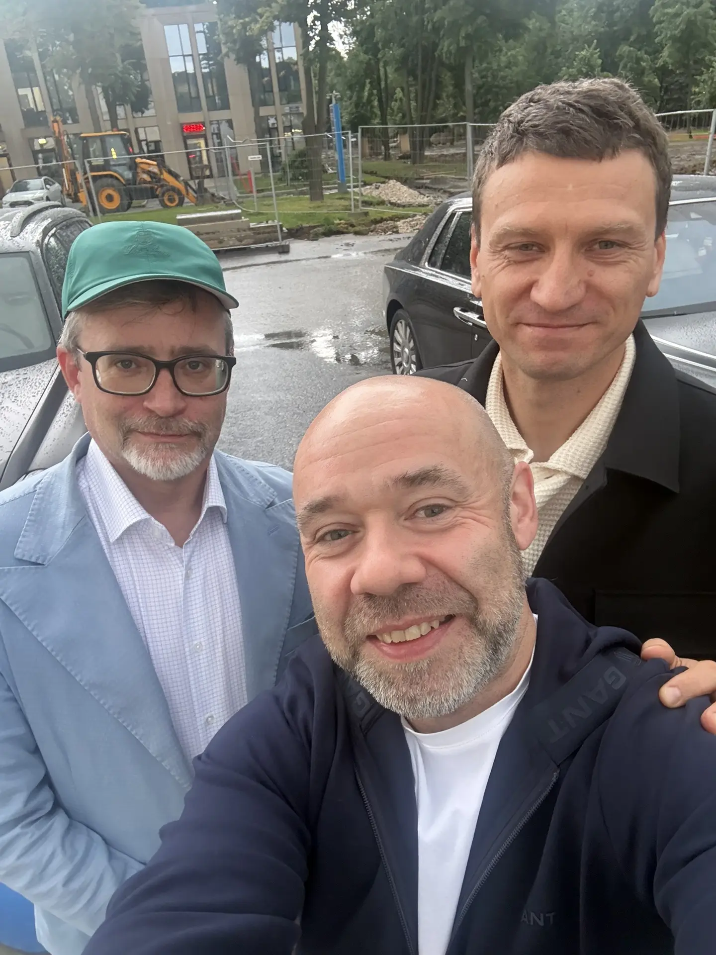 Лужники - место неожиданных встреч с людьми из совершенно разных миров. Во время вечерней прогулку у
