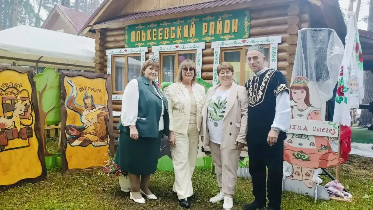 Одной из экспозиций выставок Алькеевского района на Казанском Сабантуе в Лебяжье была выставка, посв