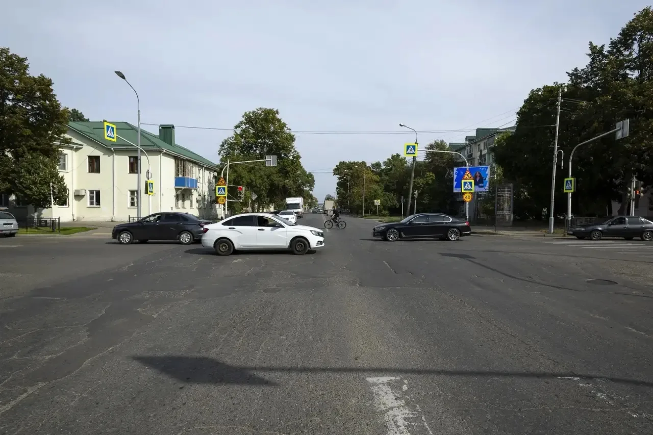 Начинаем долгожданный ремонт улицы Хакурате – одной из главных автомагистралей Майкопа.