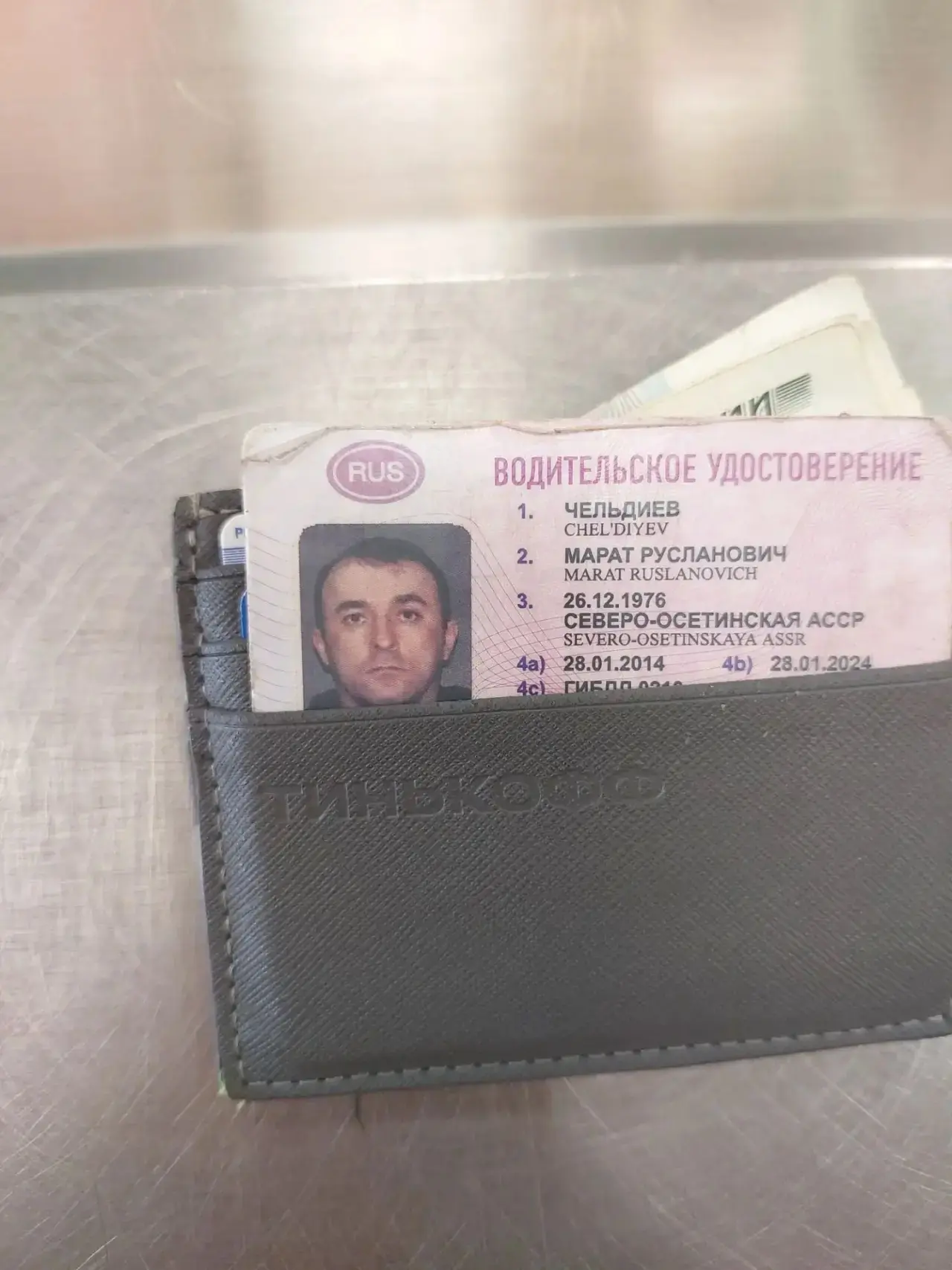 Добрый день,на стояке 1 сентября  на ул Черняховского 49  был найден кошелек. Обращатьс...