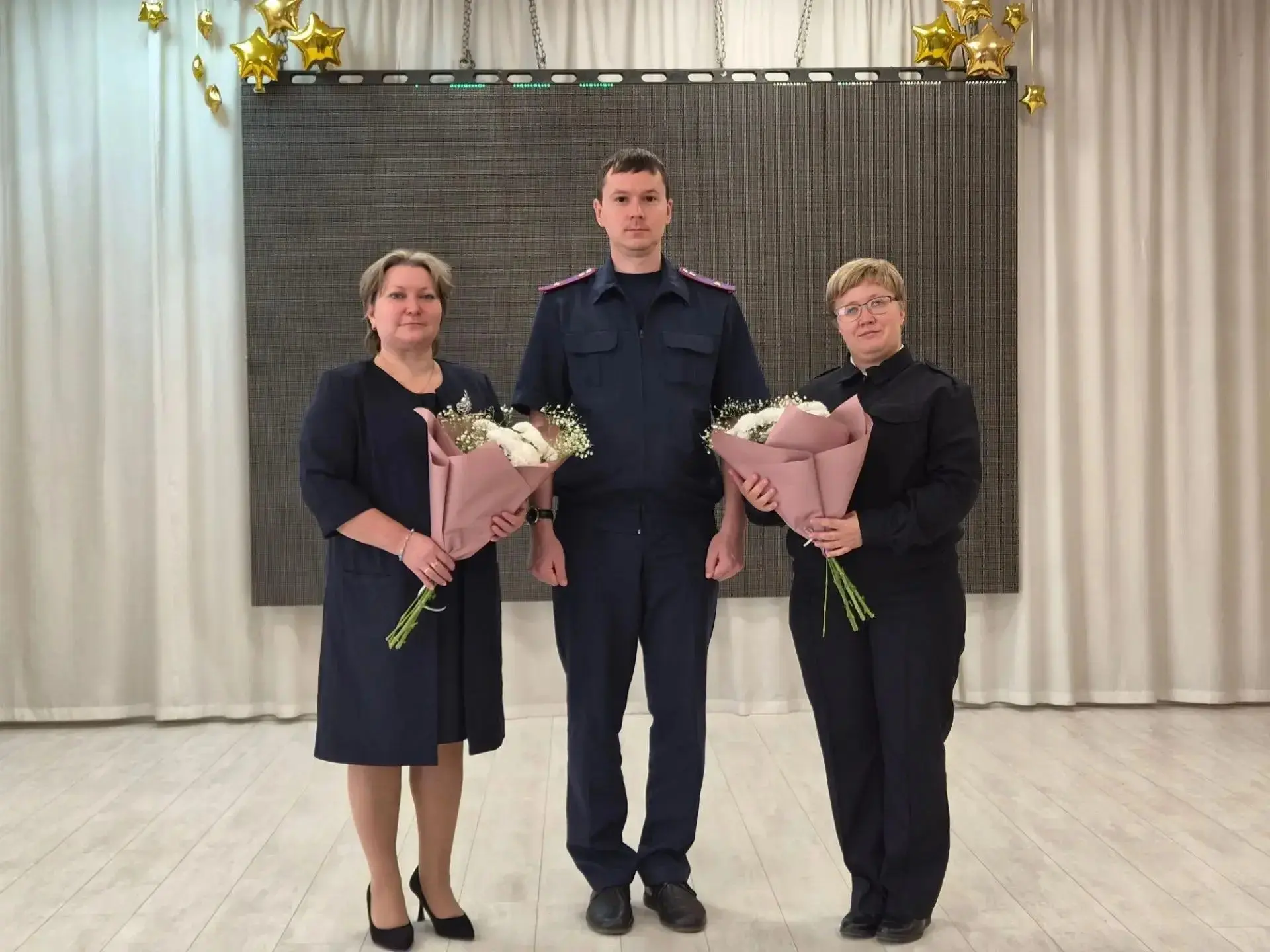 Руководитель СО по Устиновскому району г. Ижевска поздравил педагогов подшефного кадетс...