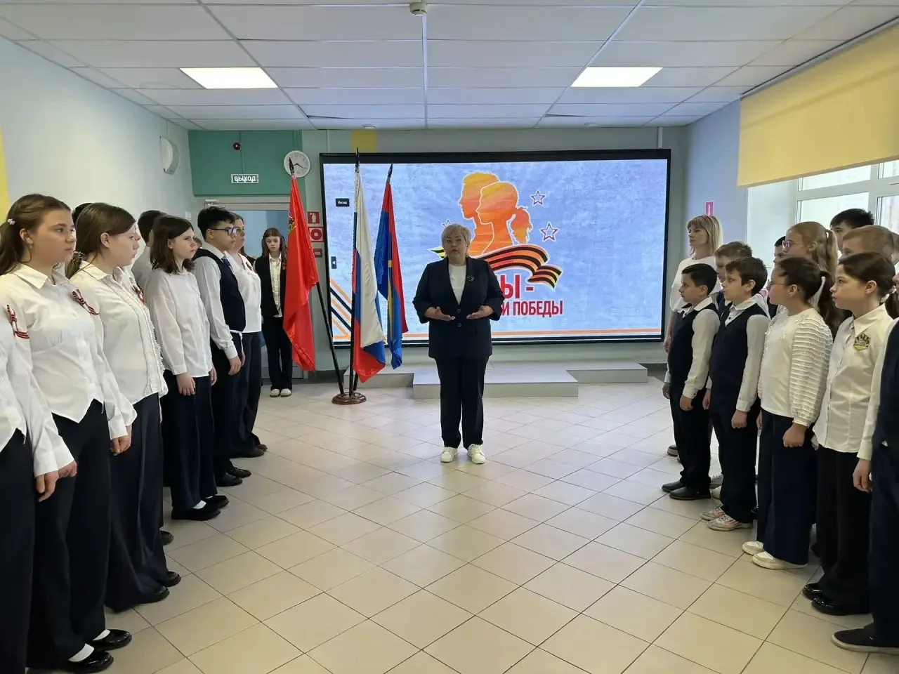 Утро понедельника началось с поднятия флага РФ 🇷🇺 исполнения Гимна РФ и старта марафона «Наследники 