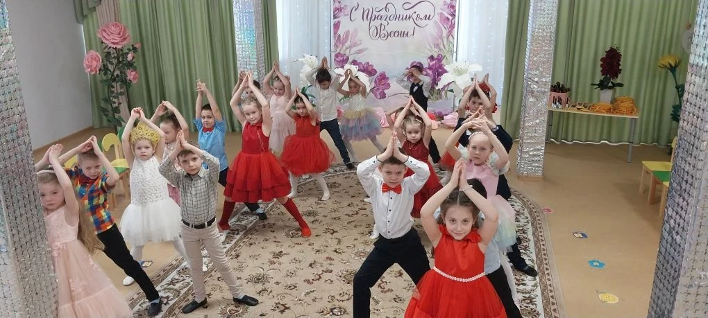 Весенние утренники в детском саду: радость детей и родителей.