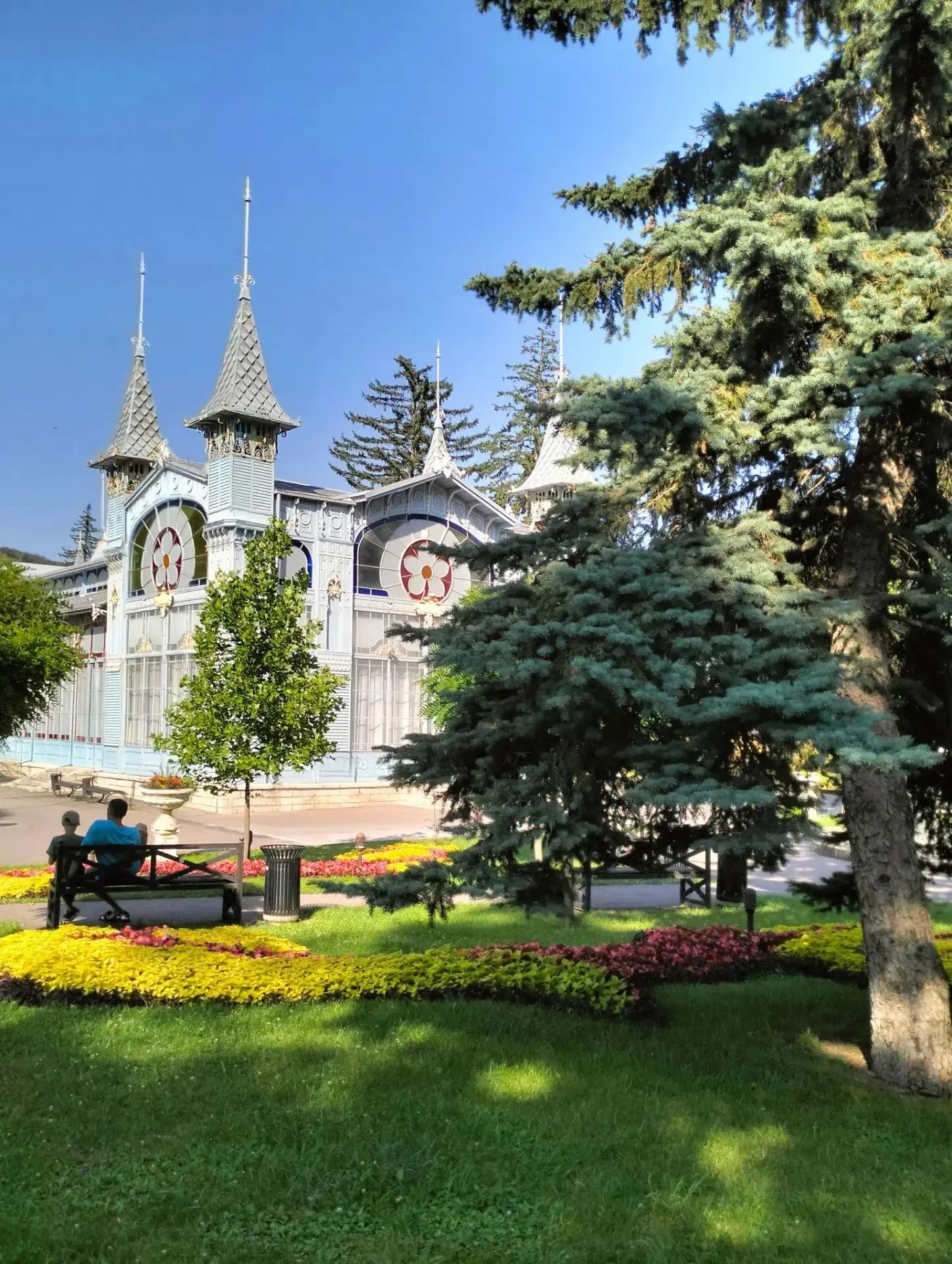 Просто красиво и атмосферно. Прекрасный парк, институт КУРОРТОЛОГИИ, красивые клумбы и ...