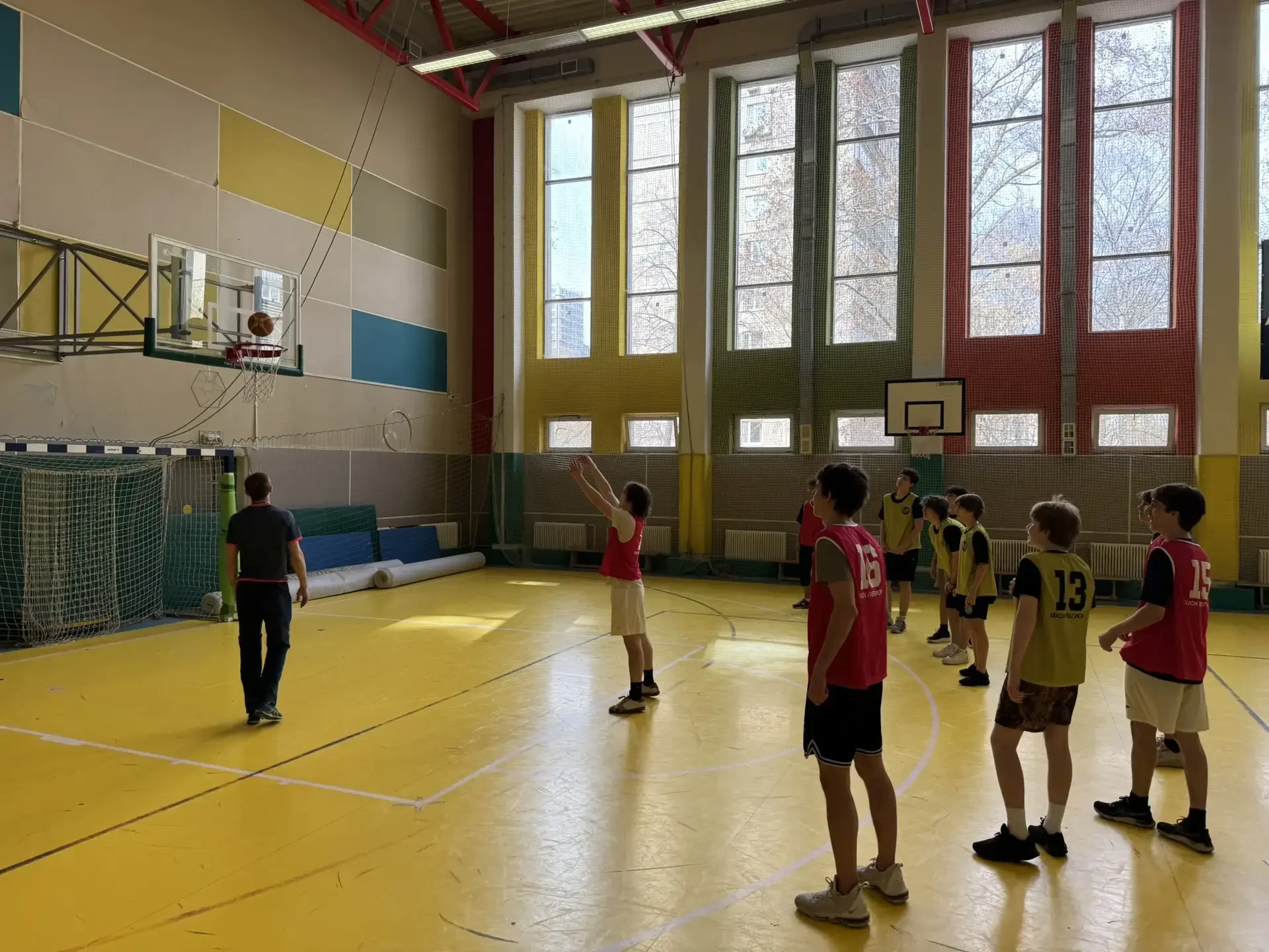 🏀 Игра на «Кубок директора» продолжается  💥 В нашей школе состоялась очередная встреча в рамках турн