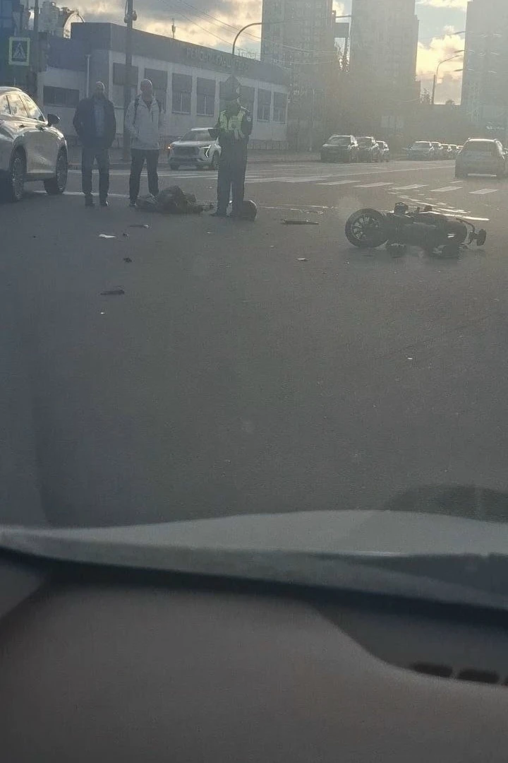 На перекрестке Маршала Блюхера и Полюстровского у "Европолиса" утром было ДТП с велосип...