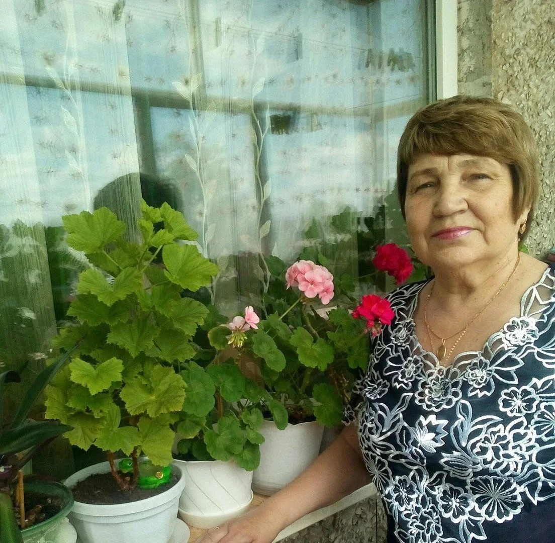 🌺 🌺 🌺 Сегодня свой День рождения отмечает ветеран педагогического труда, учитель начальных классо