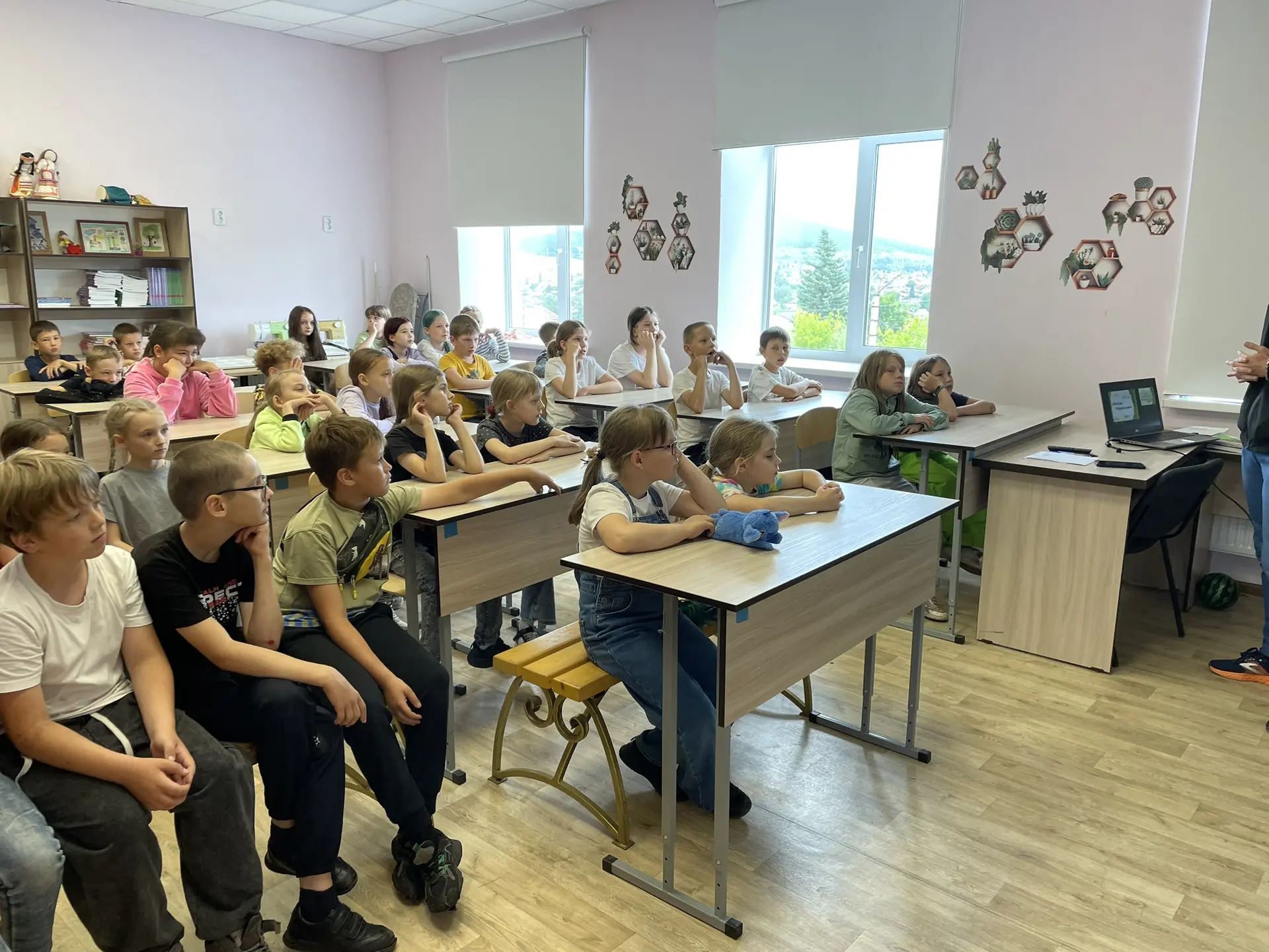 🇷🇺 Настоящие знатоки своей страны! Сегодня наши ребята  вместе со специалистом Движения Первых сыг