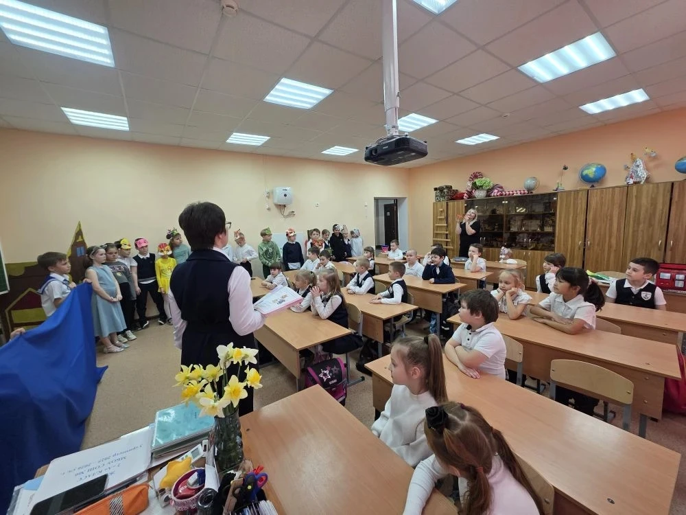 🎭 Сегодня ребята из Первички Первых под руководством своего классного руководителя и советника по во